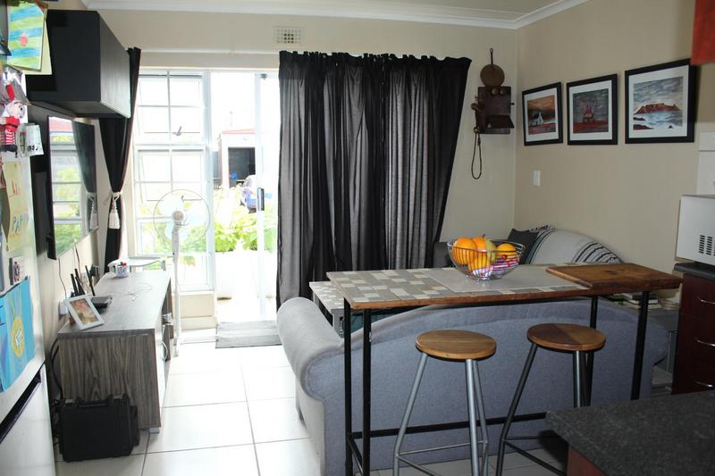 2 Bedroom Property for Sale in Buhrein Western Cape